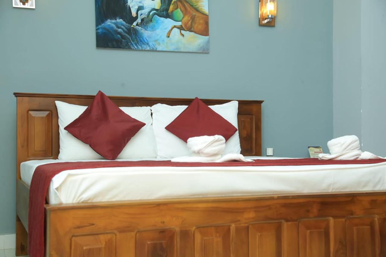 Sp Tourist Hotel Jaffna Exterior photo
